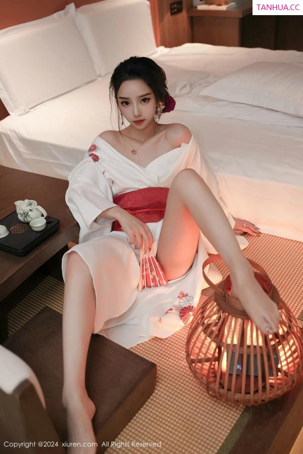 [XiuRen]高清写真图 2024.04.10 No.8367 苏曼兮 美腿性感